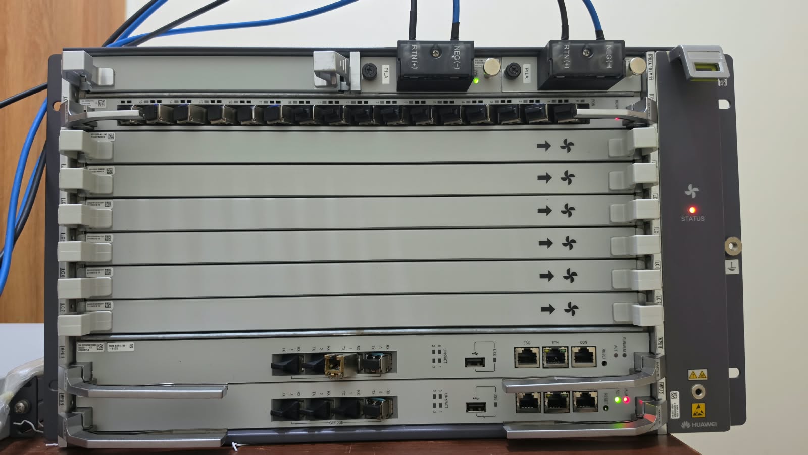 Huawei SmartAX MA5800 OLT chassis with GPON SFPs